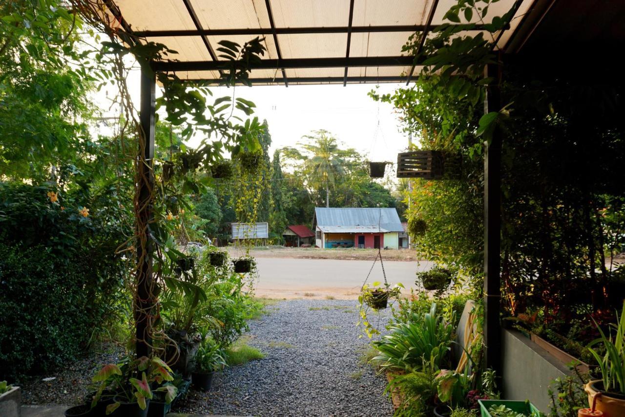 Lom La Lanta Hotel Koh Lanta Exterior photo